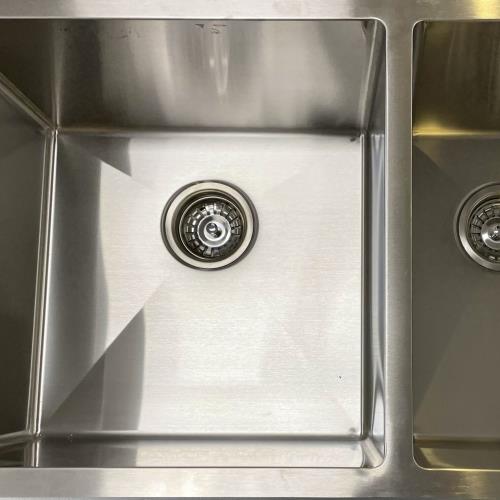 SINKS AND TROUGHS - Under Mount Sink And Black Pull Out Mixer Package
